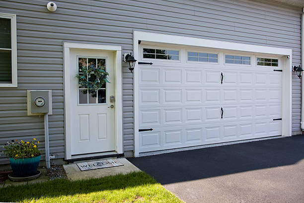 24/7 Emergency Garage Door Panel Replacement experts in Mapleton, IA